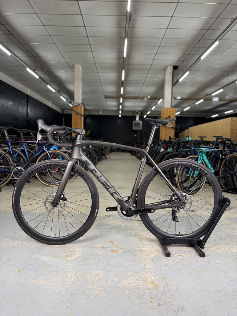 Used Trek Emonda SLR AXS Carbon 2022 Road & Gravel, Schwarz — image 16 of 25
