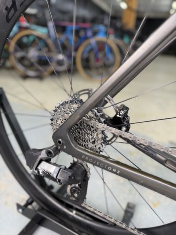 Used Trek Emonda SLR AXS Carbon 2022 Road & Gravel, Schwarz — image 9 of 25