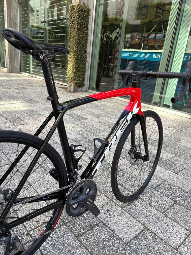 Used Trek Émonda SL 6 Disc 2022 2022 Road & Gravel, Black — image 2 of 4
