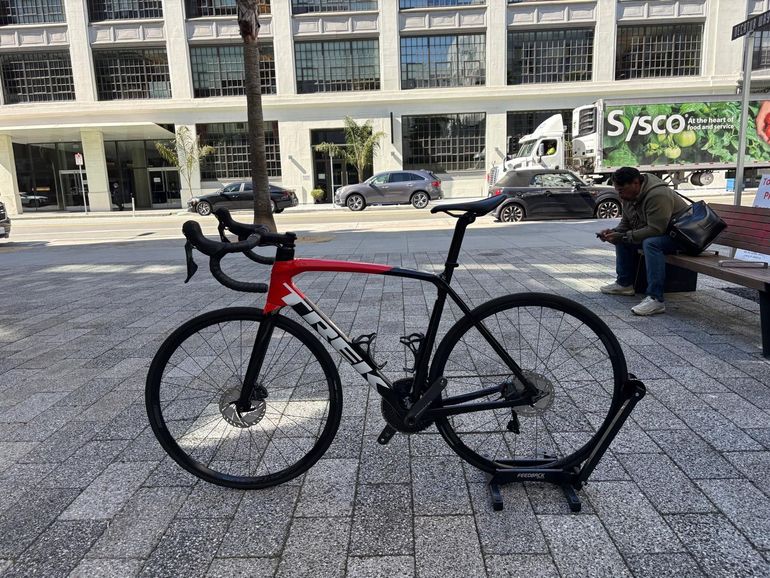 Used Trek Émonda SL 6 Disc 2022 2022 Road & Gravel, Black — image 1 of 4