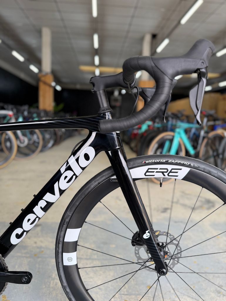 Used Cervélo Caledonia 105 Di2 2023 2023 Road & Gravel, Black — image 7 of 27