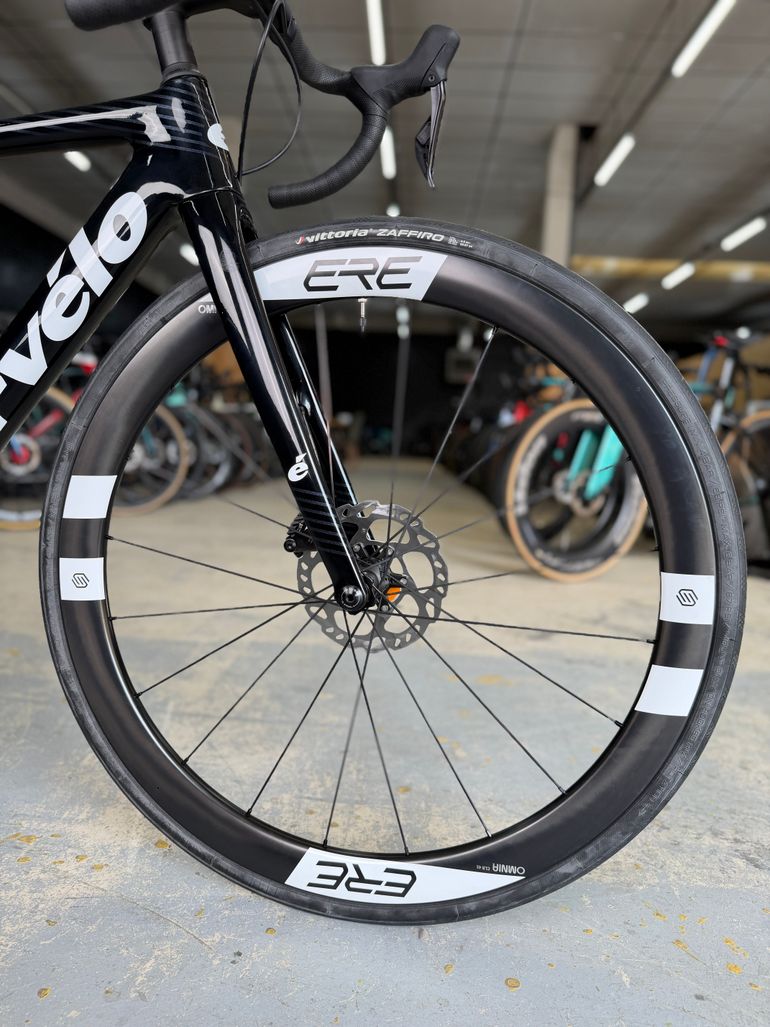 Used Cervélo Caledonia 105 Di2 2023 2023 Road & Gravel, Black — image 8 of 27