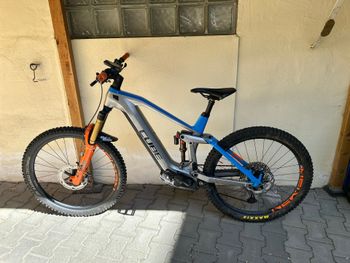 Used CUBE STEREO HYBRID 160 HPC ACTIONTEAM 625 27.5 NYON 2021 2021 Mountainbike, Gris claro — image 2 of 11