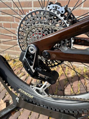 Used Specialized S-Works Turbo Levo SL 2025 2025 Mountainbike, Red, 29, 27.5 — image 3 of 6
