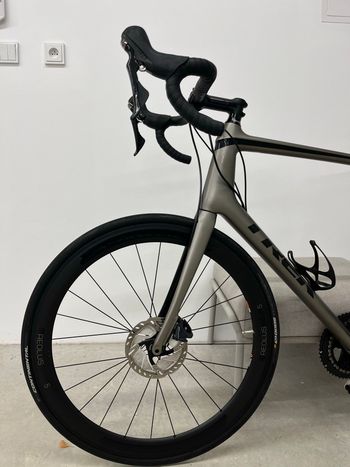 Used Trek Émonda SL 6 Disc 2020 2020 Road & Gravel — image 3 of 7