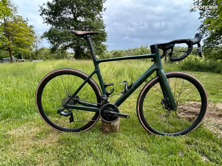 Used Scott Scott Addict Rc 10 2024 Road & Gravel, Green — image 1 of 5