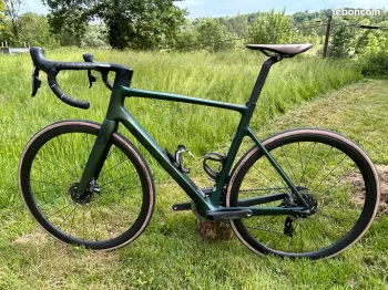 Used Scott Scott Addict Rc 10 2024 Road & Gravel, Green — image 2 of 5