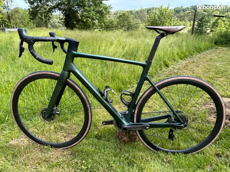 Used Scott Scott Addict Rc 10 2024 Road & Gravel, Green — image 2 of 5