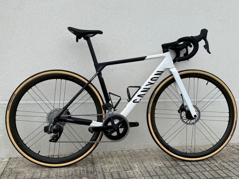 Used Canyon Ultimate CF SL 7 eTap 2023 2023 Road & Gravel — image 1 of 4