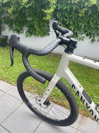 Used Canyon Grizl CF 8 Di2 2026 2026 Road & Gravel, Hellgrau — image 5 of 9