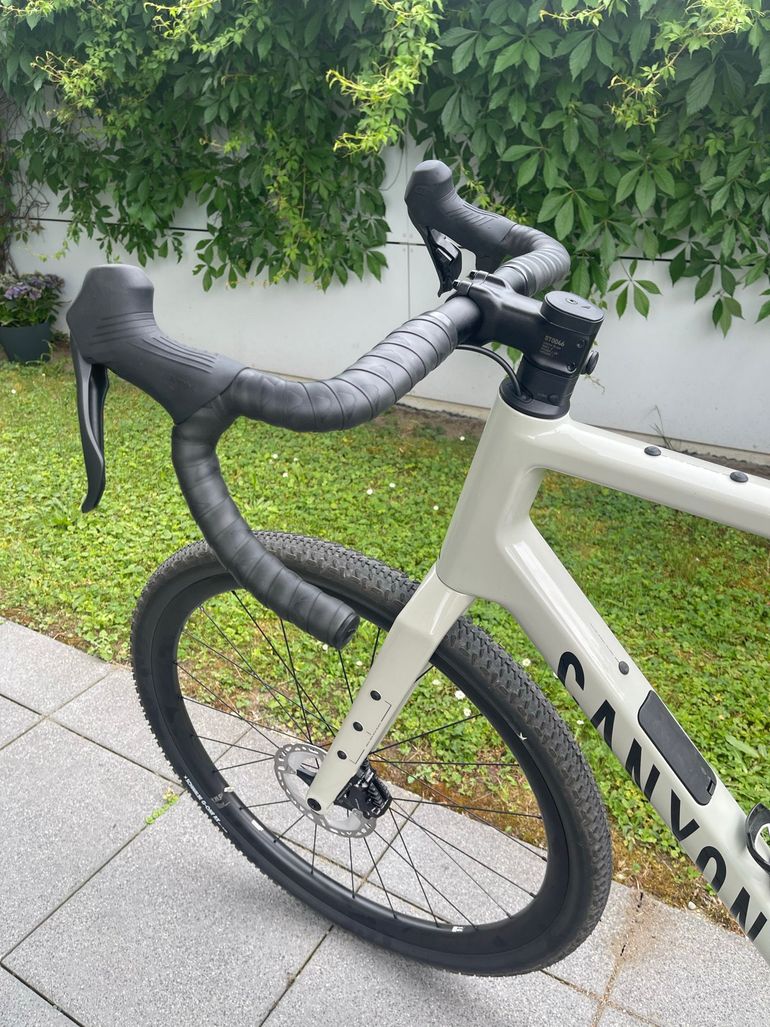 Used Canyon Grizl CF 8 Di2 2026 2026 Road & Gravel, Hellgrau — image 5 of 9