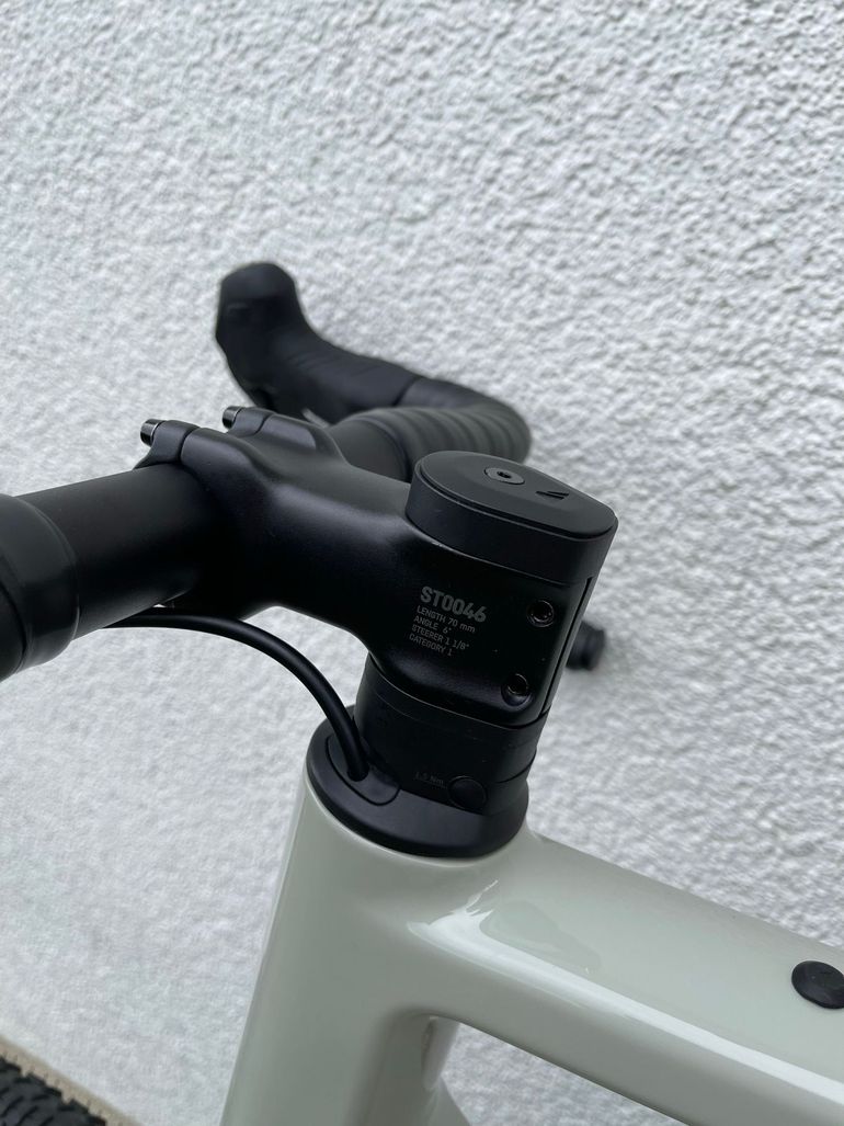 Used Canyon Grizl CF 8 Di2 2026 2026 Road & Gravel, Light Gray — image 5 of 22