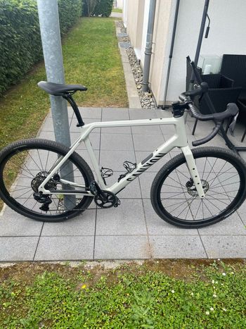 Used Canyon Grizl CF 8 Di2 2026 2026 Road & Gravel, Hellgrau — image 2 of 9
