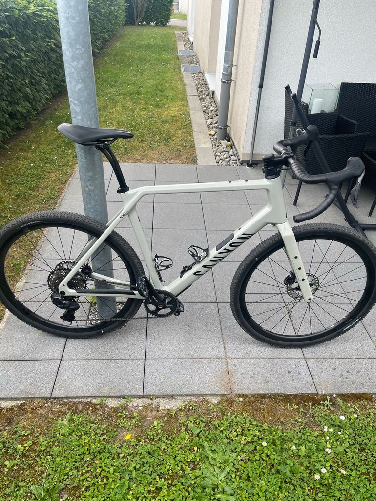 Used Canyon Grizl CF 8 Di2 2026 2026 Road & Gravel, Hellgrau — image 2 of 9