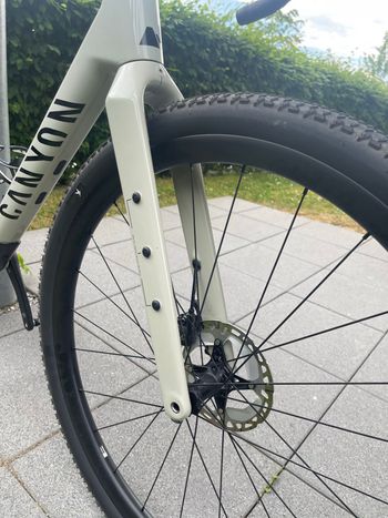 Used Canyon Grizl CF 8 Di2 2026 2026 Road & Gravel, Hellgrau — image 8 of 9