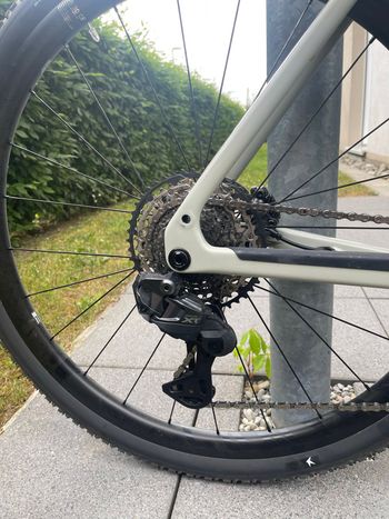 Used Canyon Grizl CF 8 Di2 2026 2026 Road & Gravel, Hellgrau — image 3 of 9