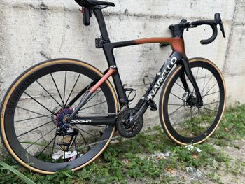 Gebrauchtes Pinarello Dogma Shimano Dura Ace Di2 2025 Road & Gravel, Orange — Bild 4 von 6