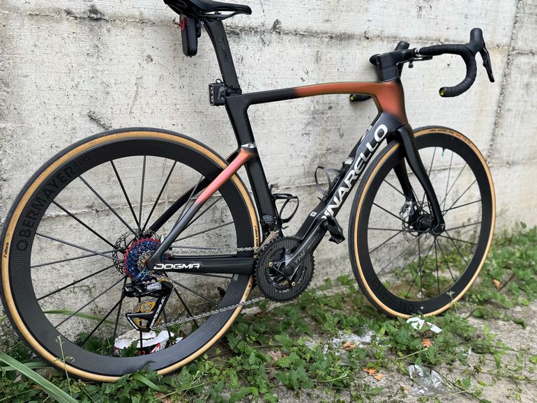 Gebrauchtes Pinarello Dogma Shimano Dura Ace Di2 2025 Road & Gravel, Orange — Bild 4 von 6