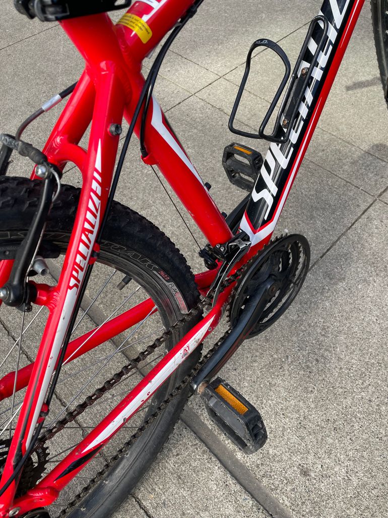 Used Specialized Hardrock Disc 26 2014 2014 Mountainbike, Red, 26 — image 2 of 5