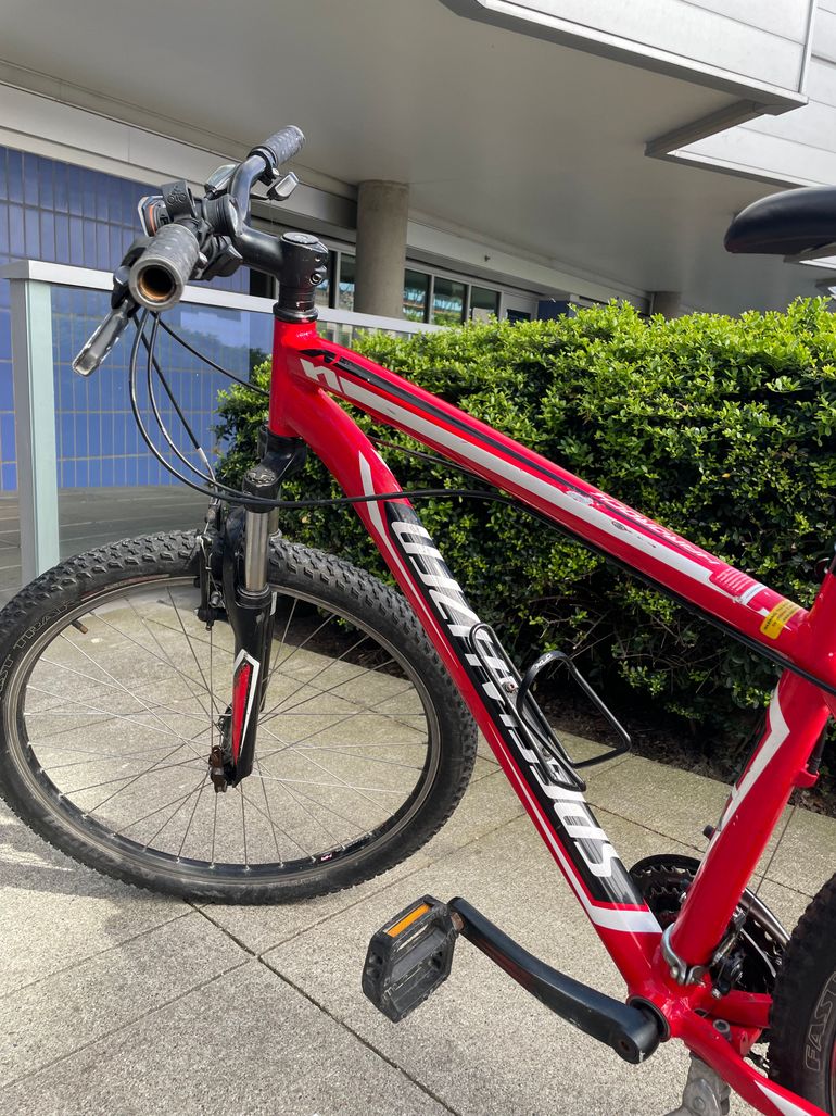 Used Specialized Hardrock Disc 26 2014 2014 Mountainbike, Red, 26 — image 3 of 5