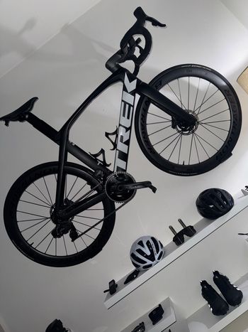 Used Trek Madone SLR 6 Disc Speed 2020 2020 Road & Gravel, Black — image 8 of 9
