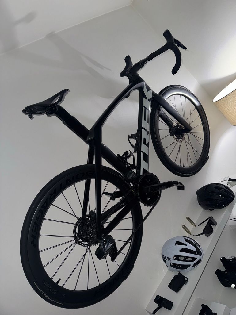 Used Trek Madone SLR 6 Disc Speed 2020 2020 Road & Gravel, Black — image 1 of 9