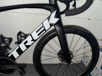 Used Trek Madone SLR 6 Disc Speed 2020 2020 Road & Gravel, Black — image 6 of 9