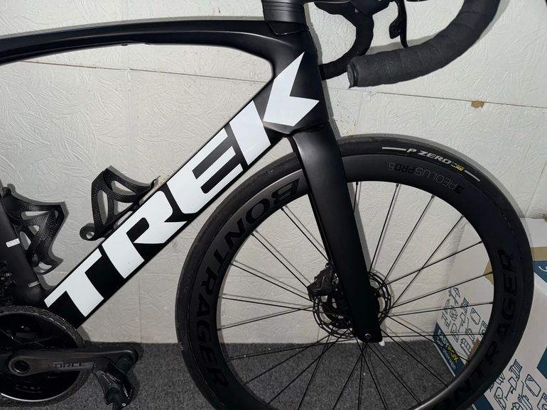 Used Trek Madone SLR 6 Disc Speed 2020 2020 Road & Gravel, Black — image 6 of 9