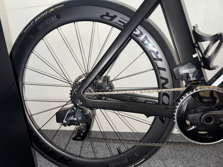 Used Trek Madone SLR 6 Disc Speed 2020 2020 Road & Gravel, Black — image 5 of 9