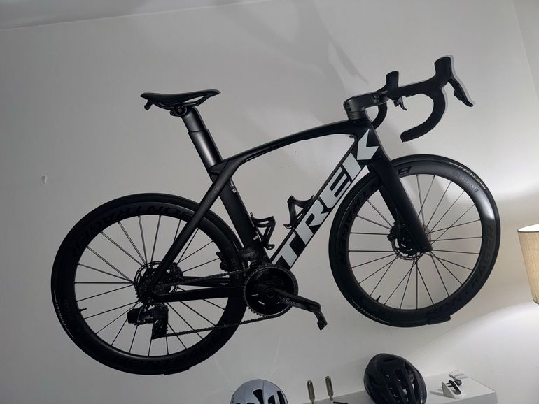 Used Trek Madone SLR 6 Disc Speed 2020 2020 Road & Gravel, Black — image 9 of 9