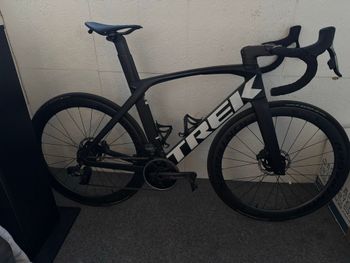 Used Trek Madone SLR 6 Disc Speed 2020 2020 Road & Gravel, Black — image 2 of 9