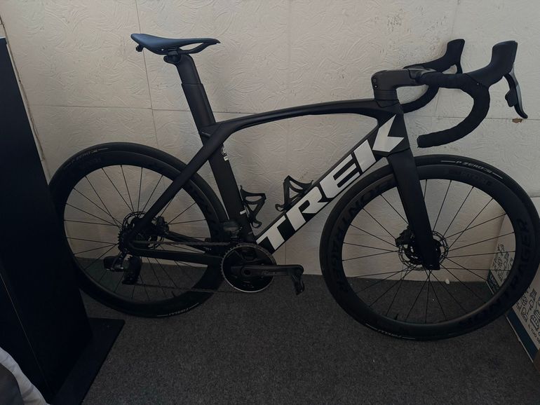 Used Trek Madone SLR 6 Disc Speed 2020 2020 Road & Gravel, Black — image 2 of 9