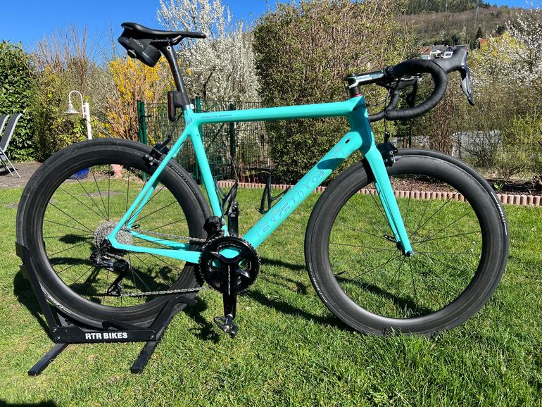 Used Bianchi Specialissima Shimano Dura Ace Di2 2019 Road & Gravel, Verde — image 1 of 15