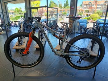 Used Wilier URTA MAX Sram Eagle Transmission XX SL 2025 Mountainbike, Light Gray — image 3 of 5