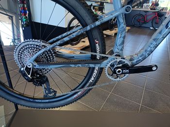 Used Wilier URTA MAX Sram Eagle Transmission XX SL 2025 Mountainbike, Light Gray — image 2 of 5