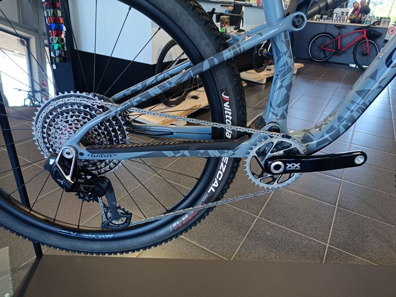Used Wilier URTA MAX Sram Eagle Transmission XX SL 2025 Mountainbike, Light Gray — image 2 of 5