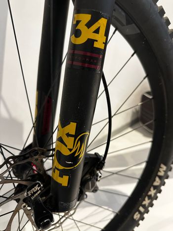 Used Santa Cruz Tallboy R / Carbon C / 29 2020 2020 Mountainbike, Red, 29 — image 3 of 7
