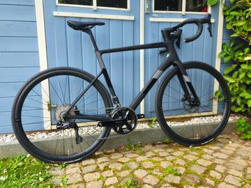 Used Cannondale SuperSix EVO Shimano 105 2023 Road & Gravel, Black — image 1 of 12