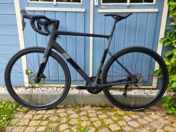 Used Cannondale SuperSix EVO Shimano 105 2023 Road & Gravel, Black — image 2 of 12