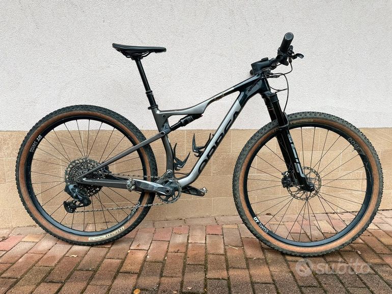 Used Orbea OIZ M11-AXS 2022 2022 Mountainbike, Light Gray, 29 — image 1 of 10