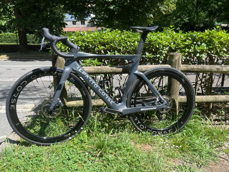 Used Bianchi Oltre RC SRAM RED ETAP AXS 2024 2024 Road & Gravel, Light Gray — image 2 of 10