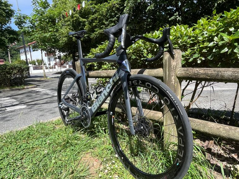 Used Bianchi Oltre RC SRAM RED ETAP AXS 2024 2024 Road & Gravel, Light Gray — image 4 of 10