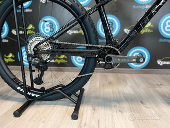 Used Trek Supercaliber SLR 9.8 XT Di2 Gen 2 2026 2026 Mountainbike, Negro — image 2 of 20
