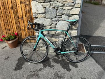 Used Bianchi Oltre Shimano Ultegra Di2 2014 Road & Gravel, Green — image 2 of 5