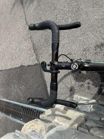 Used Bianchi Oltre Shimano Ultegra Di2 2014 Road & Gravel, Green — image 5 of 5