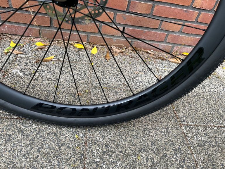 Used Trek FX Sport 6 2025 2025 Urban, Orange — image 9 of 10