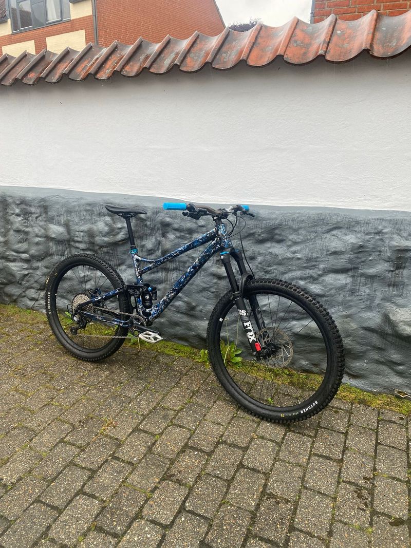 Käytetty Banshee PRIME V3.2 Frame 2023 2023 Mountainbike — kuva 1 / 6