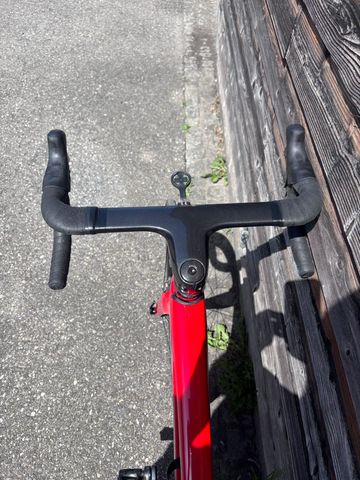 Used Trek Madone 9.2 H2 Compact 2016 2016 Road & Gravel, Red — image 5 of 7