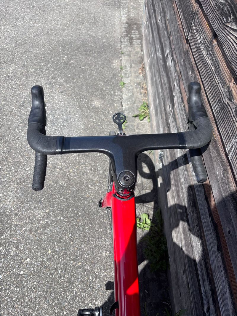 Used Trek Madone 9.2 H2 Compact 2016 2016 Road & Gravel, Red — image 5 of 7