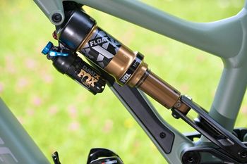 Used Specialized Specialized Turbo Levo Alloy Comp Custom S6 MY2025 2025 Mountainbike, Green — image 5 of 15